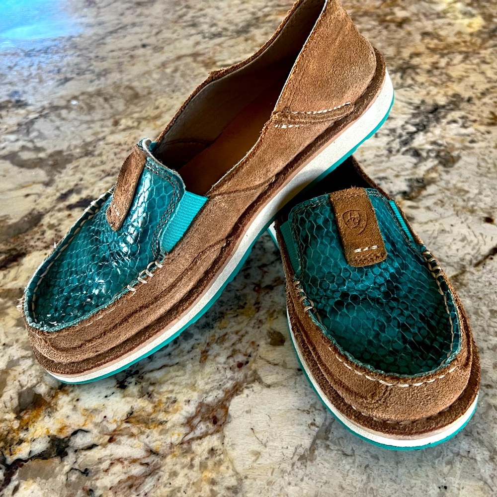 Women’s size 6 Ariat Teal/Leather Shoes